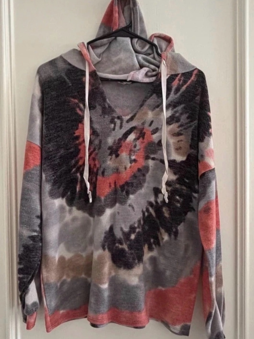 BiBi Women's Tie-Dye V-Neck Hoodie Sweater — Gray, Coral & Brown